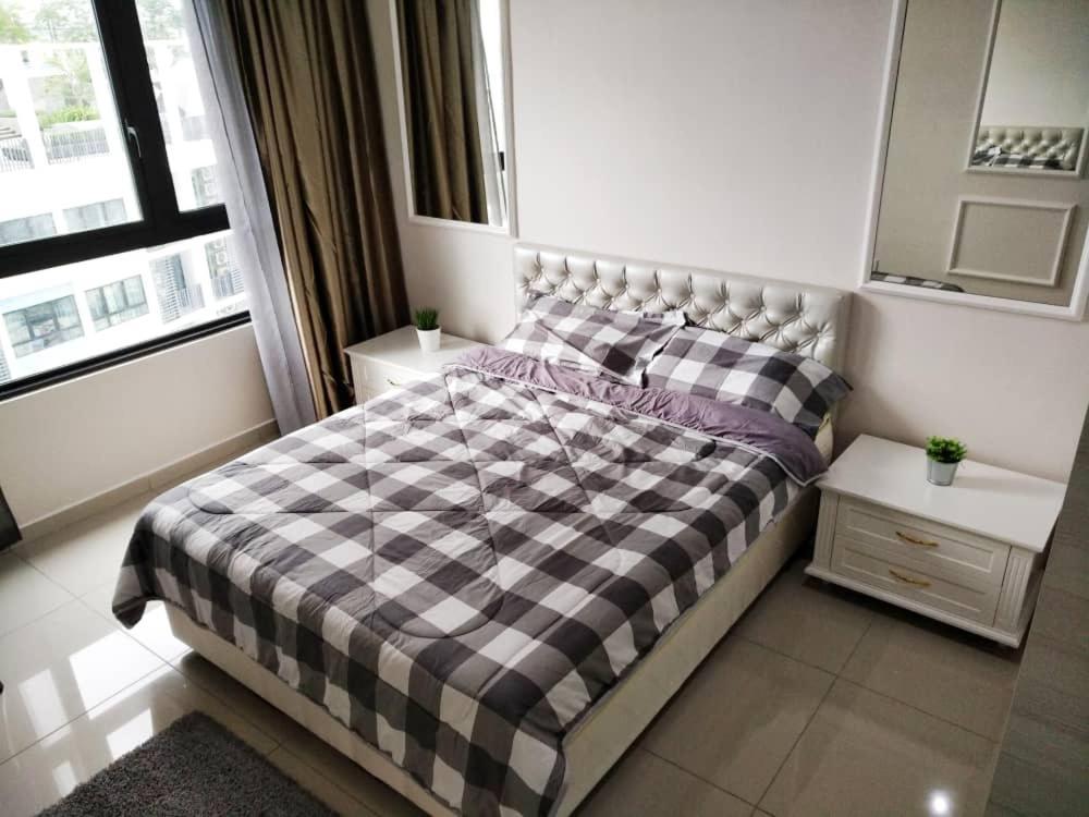 Luxury Blue Paris # I-city # Free Wifi + Free Parking 1r1b Apartment Shah Alam