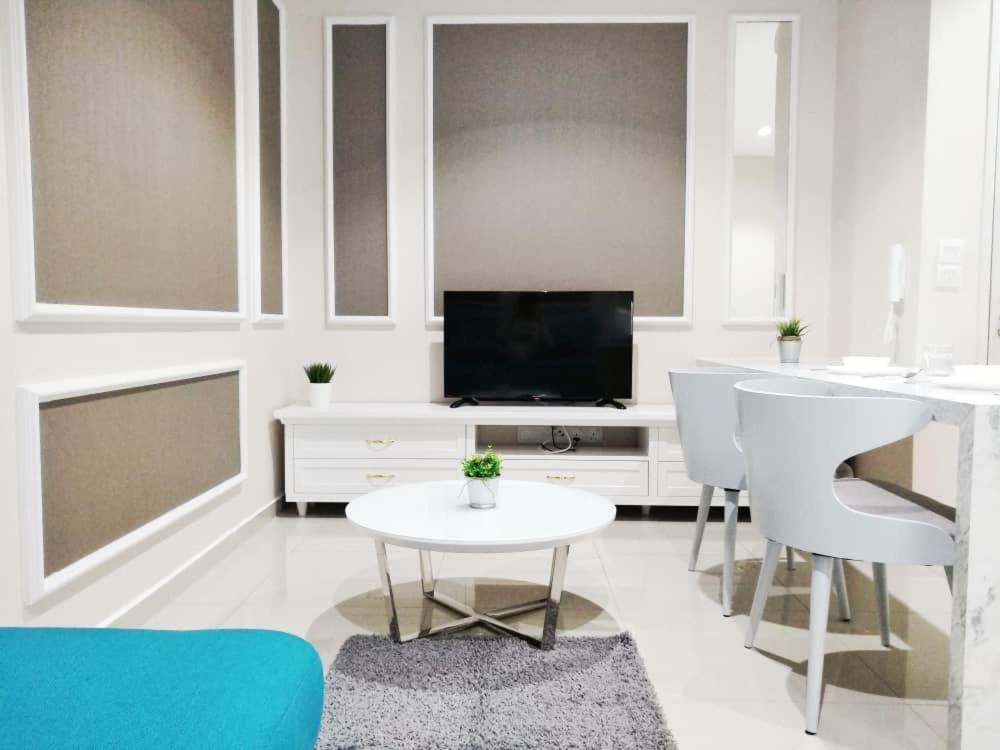 Luxury Blue Paris # I-city # Free Wifi + Free Parking 1r1b