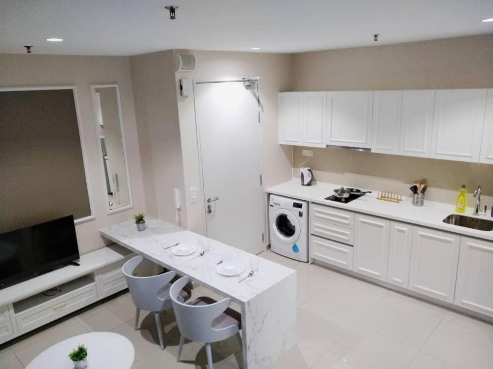 Luxury Blue Paris # I-city # Free Wifi + Free Parking 1r1b Apartemen